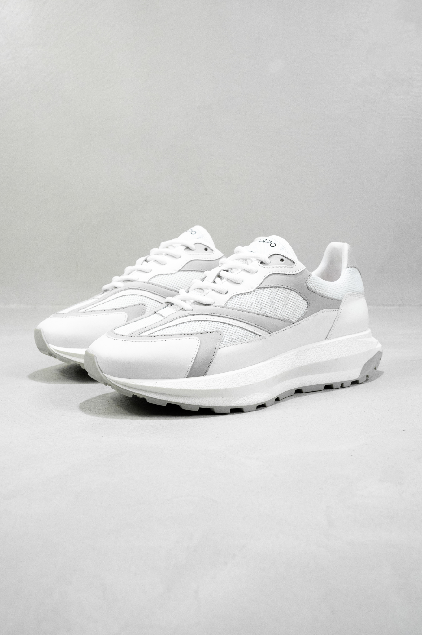 Capo OMNI Trainer - White/Light Grey