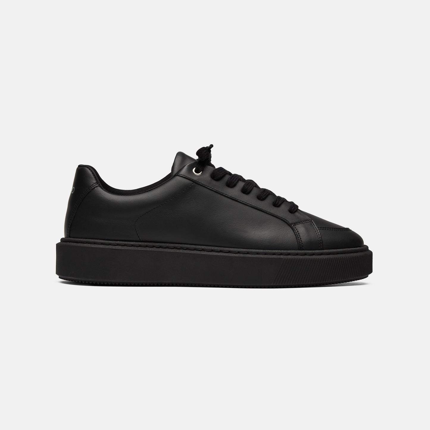 Capo ESSENTIAL Trainer - Black/Black