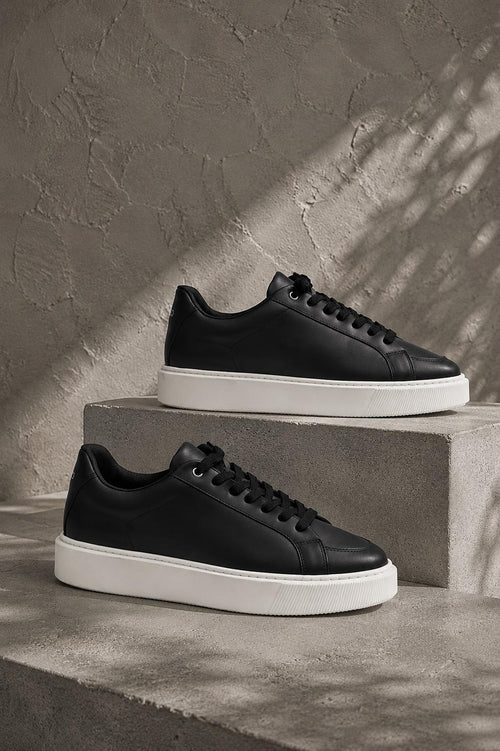 Capo ESSENTIAL Trainer - Black/White